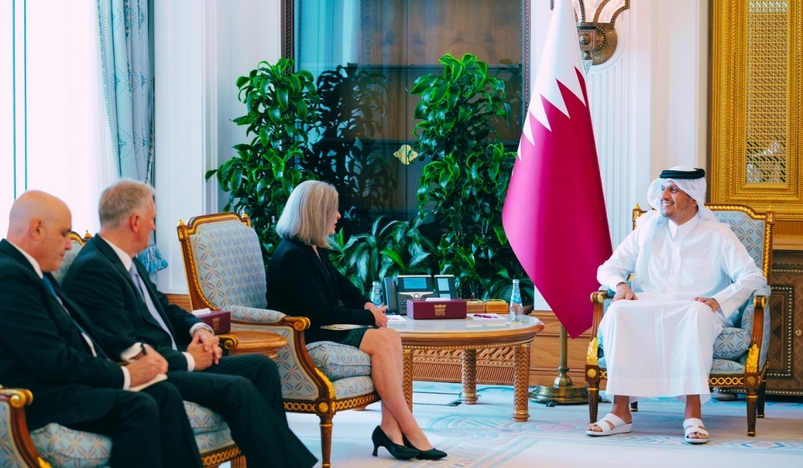 Prime Minister Holds Meeting with US Senate Armed Services Committee Member